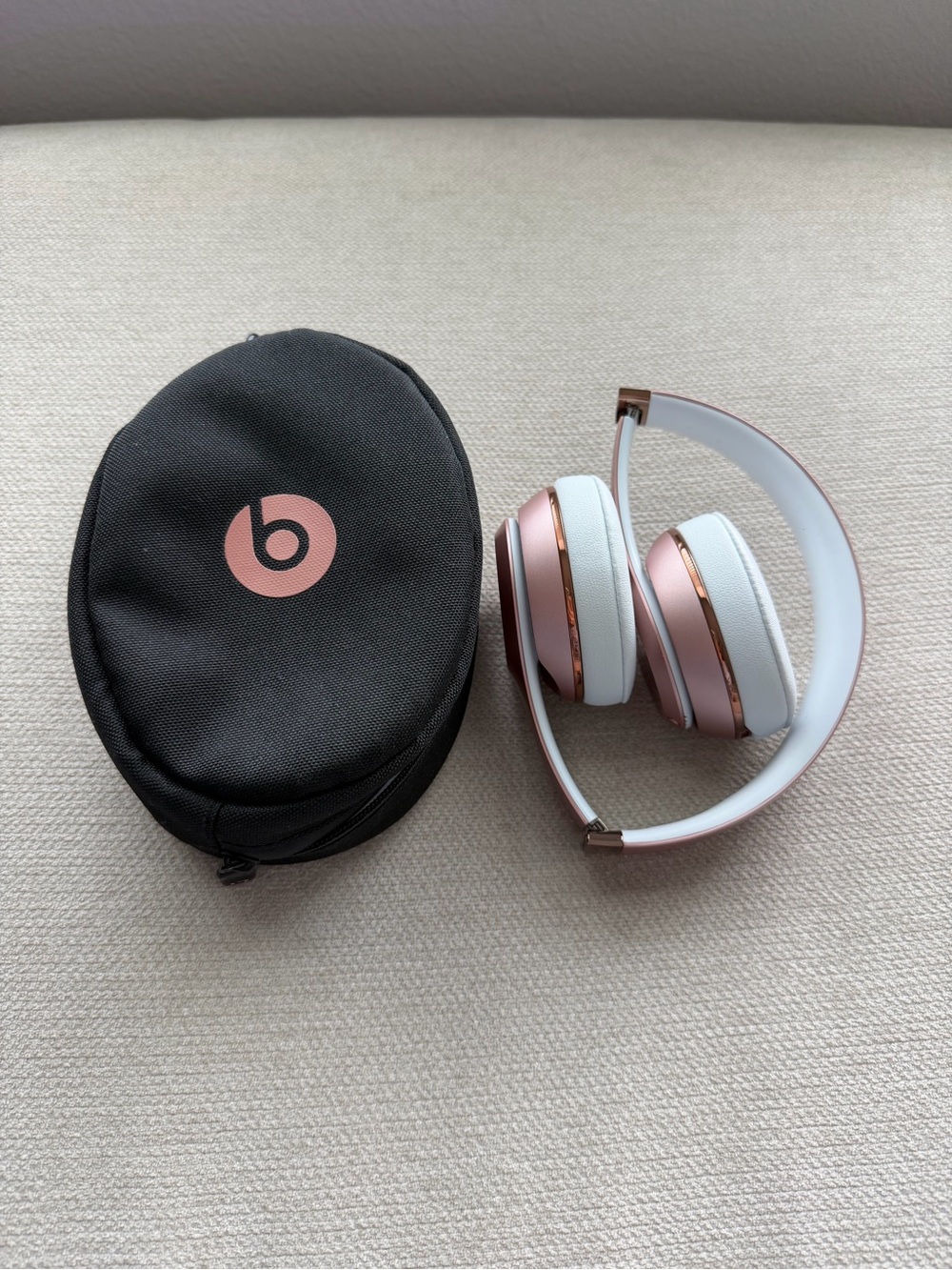 Beats Solo3 Wireless Headphones in Rose Gold and White